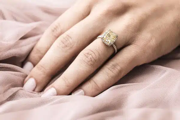 Diamond_Search_Header_HOB Beautiful engagement ring crafted with fine jewelry in Dallas, TX